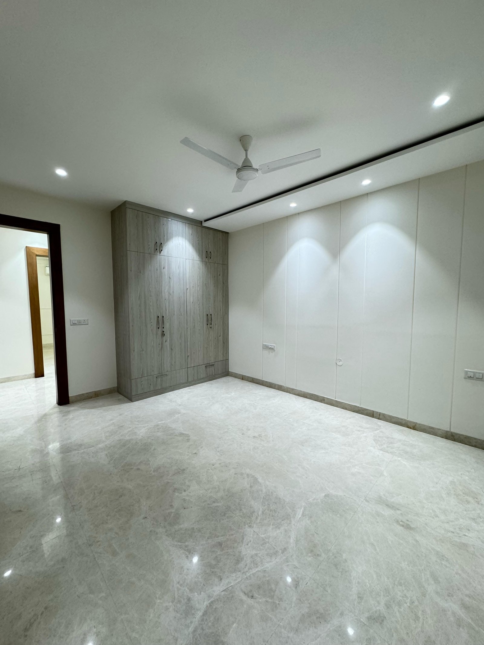 4BR, DLF Phase 1, G block available for rent